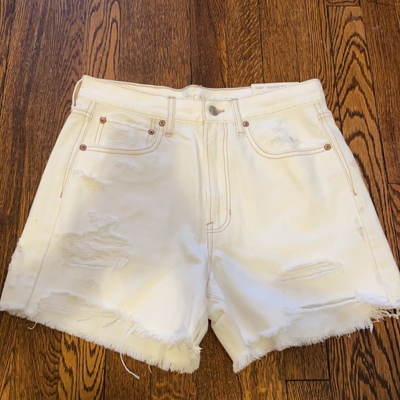 NWT! American Eagle White 90’s Boyfriend Shorts! - Picture 7 of 10